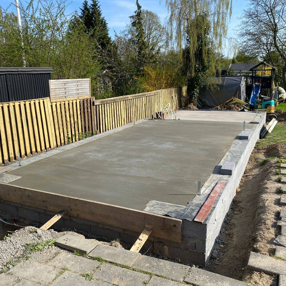 Ny støbt betonplade til skur eller tilbygning